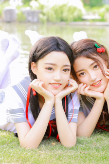 大胸美女图片